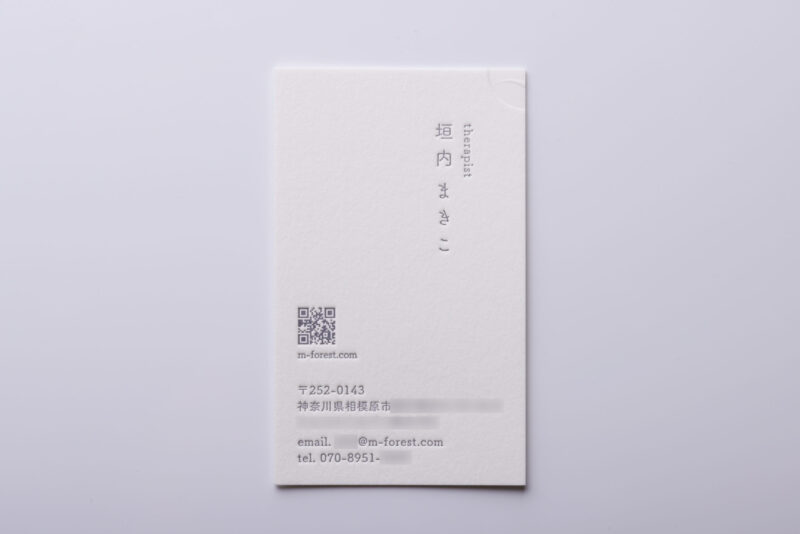 白とスミの2色活版印刷名刺