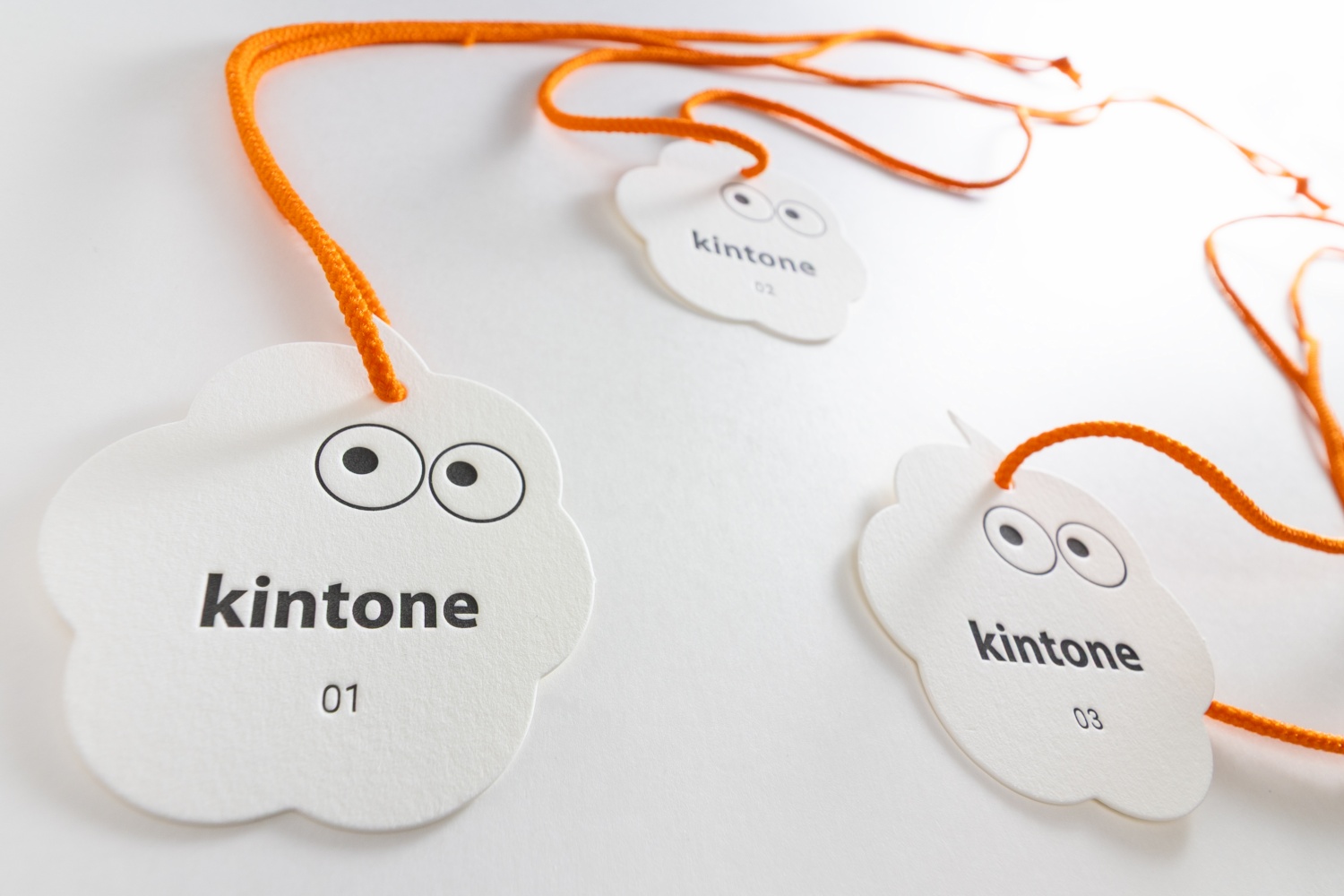 首から掛けるタグを活版印刷とトムソン