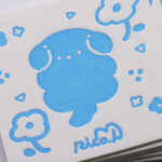 原色藍で両面活版印刷の正方形名刺