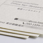 ビオトープGA-FSコットンホワイト（用紙）にマットスミで活版印刷の名刺