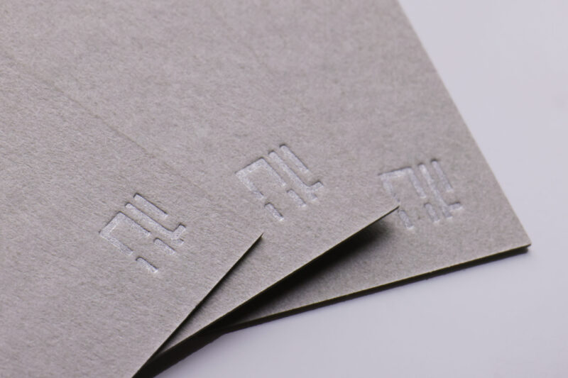 GAボードグレーに活版印刷銀