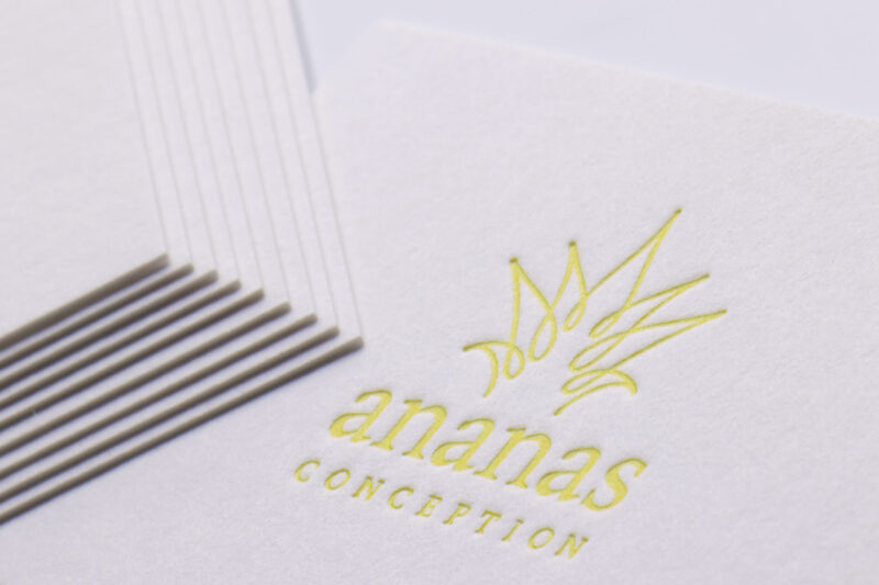 黄色_活版印刷_圧強く