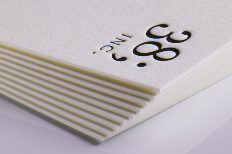 強い印圧で活版印刷した名刺